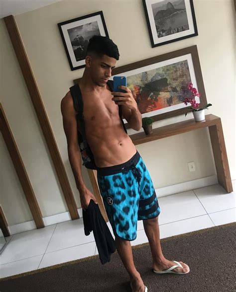 Moreno Dotado Na Punheta .